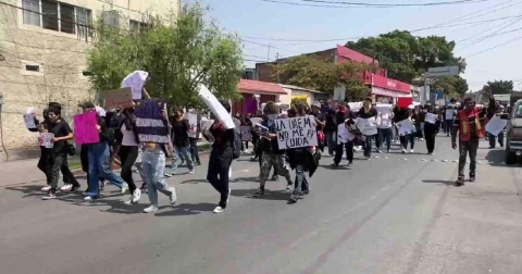 Estudiantes de la EES Cuautla se movilizan para exigir seguridad al Ayuntamiento