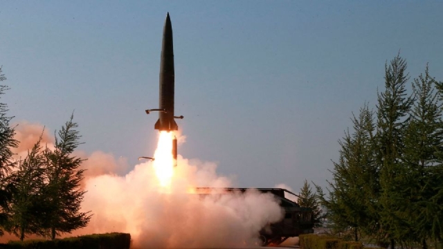 No cesan las maniobras: Corea del Norte dispara un misil balístico al mar de Japón