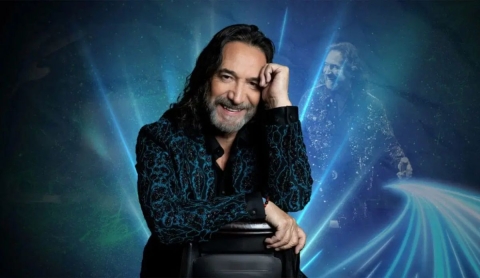 El Buki conquista a miles con música, historias y ritmo; la lluvia no evita lleno total en el GNP