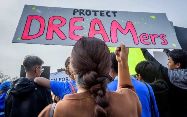 Juez declara ilegal el programa migratorio DACA