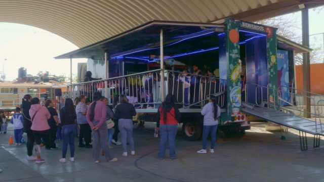 Llevan tr&aacute;iler de la ciencia al poblado de Ocotepec