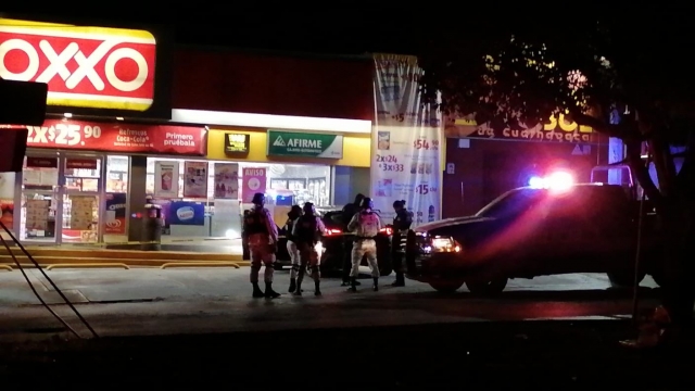 Un automovilista fue herido de bala afuera de un &#039;Oxxo&#039; en Burgos, en Temixco