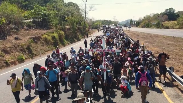 Migrantes rechazan oferta de 110 dólares mensuales del Gobierno mexicano