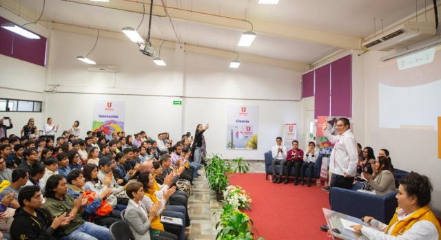 Participa Víctor Mercado con universitarios en el análisis y debate sobre uso de la inteligencia artificial