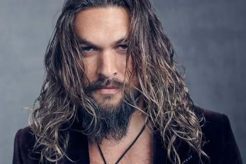 Jason Momoa se afeita tras 6 años y luce irreconocible