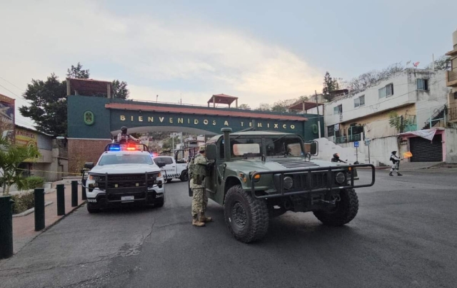 La cubeta que conten&iacute;a la cabeza fue abandonada exactamente en el arco de bienvenida.