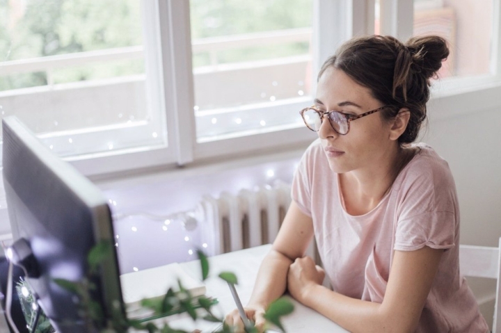 Consejos para cuidar tu vista si pasas muchas horas frente a la computadora