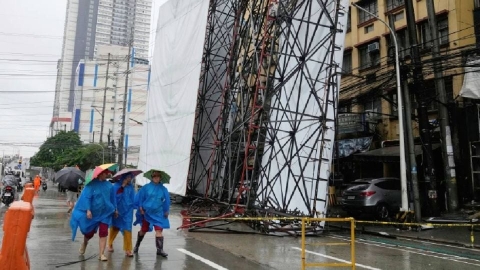Tifón Wipha deja tres muertos en Filipinas y avanza hacia China