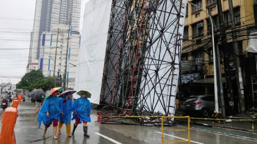 Tifón Wipha deja tres muertos en Filipinas y avanza hacia China