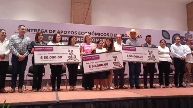 Preside gobernadora acto oficial de entrega de apoyos económicos del programa Emprendiendo con Bienestar