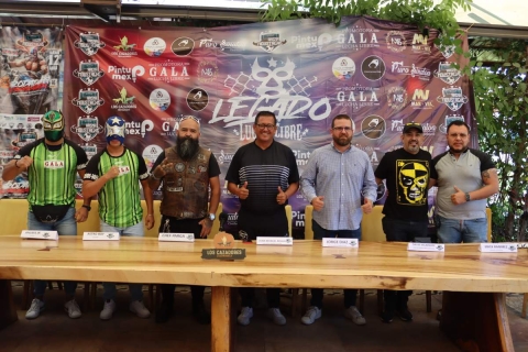 En la conferencia de prensa estuvieron el chef Raúl Parga; David Velázquez, director general de la Arena Moustache; Juan Manuel Rojas, director del Deporte de Jiutepec; Jorge Díaz, director general de la Promotora Gala; Erick Ramírez, del restaurante Cazadores; y los luchadores Astro Boy Jr. y Anubis Jr.