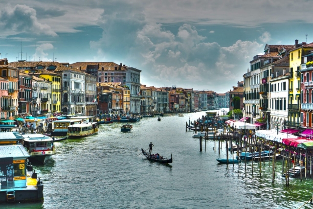 Venecia anuncia impuesto a turistas en temporada alta