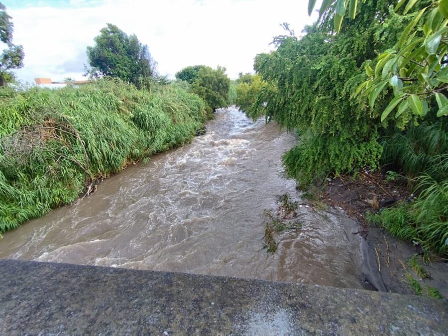 Aumentan niveles de río Apatlaco tras tormenta
