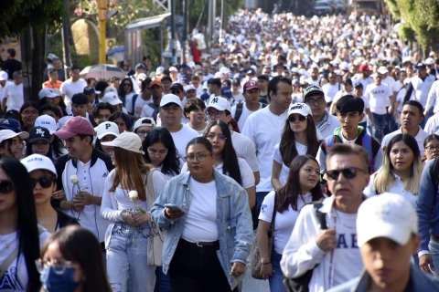 Estudiantes se congregaron en una multitudinaria marcha en calles de Cuernavaca en demanda de seguridad para la comunidad universitaria. 