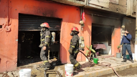 Atiende PC Jiutepec incendio en local de comida, en colonia Otilio Monta&ntilde;o