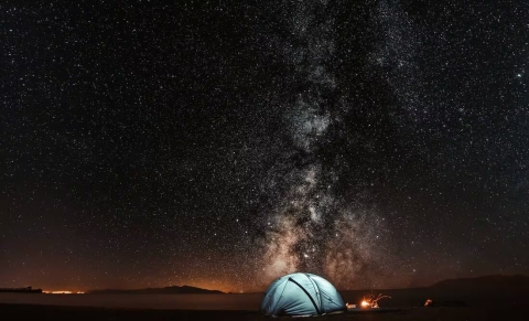 Eventos astronómicos de abril 2025: Luna Rosa y lluvia de Líridas