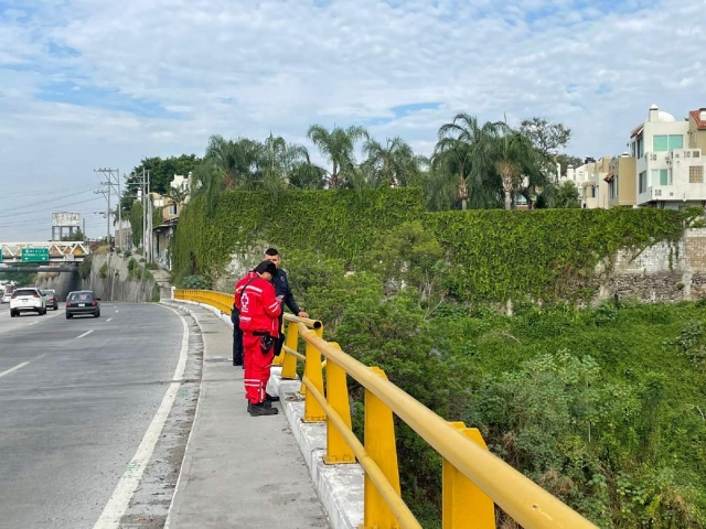 Se desconoce si el hombre se arrojó o si lo aventaron.