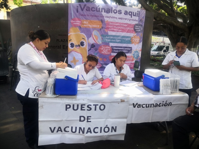 Llevan a cabo jornada de vacunación complementaria de la cartilla de salud