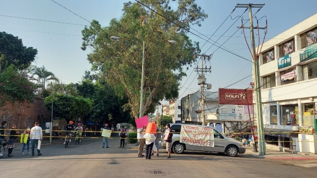 Pacientes de hemodiálisis del IMSS protestan en bulevar Juárez