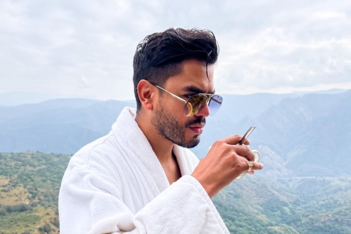 Influencer mexicano Omar N&uacute;&ntilde;ez enfrenta retenci&oacute;n policial en EUA tras acusaci&oacute;n sin pruebas