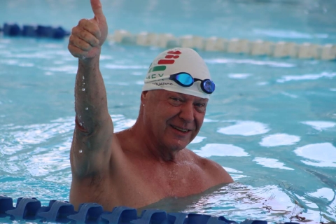 Carlos Cué cuenta con una amplia experiencia en las piscinas.