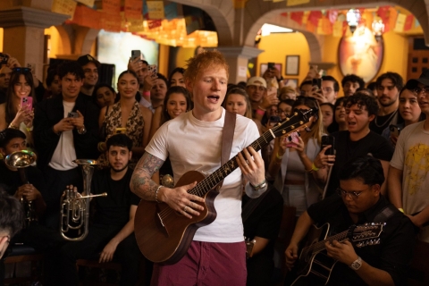 Ed Sheeran regresa a México con concierto íntimo en Tenampa