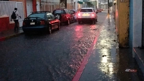 Muchas inundaciones se generan a causa de la basura que es arrojada a las calles.