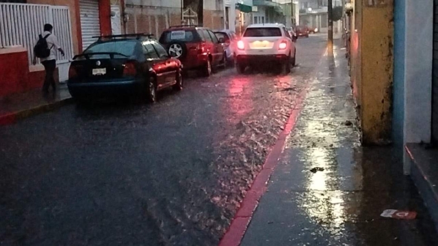 Muchas inundaciones se generan a causa de la basura que es arrojada a las calles.