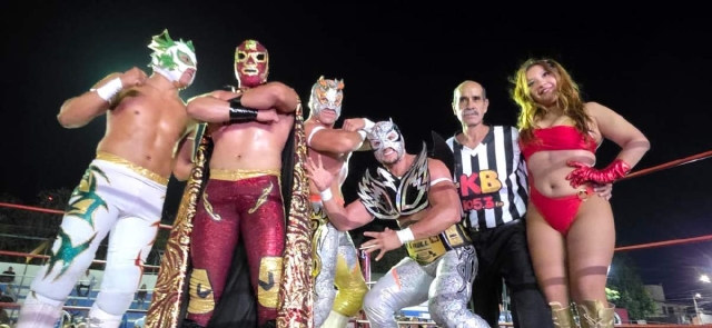 La cuarteta t&eacute;cnica se qued&oacute; con la lucha estelar.