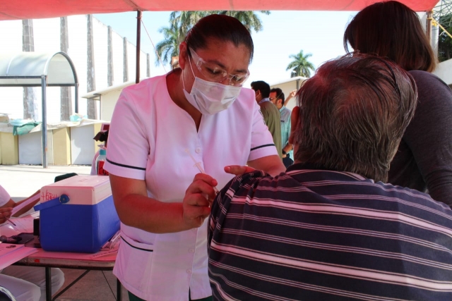 Avanza vacunación anticovid en adultos de 50 a 59 años en Atlatlahucan, Ayala, Tepoztlán y Yautepec