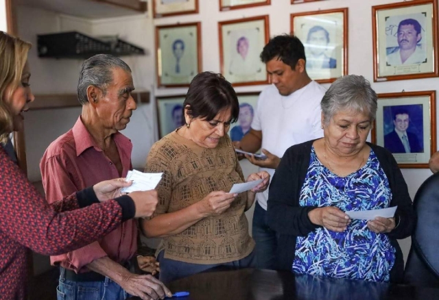 Comparsas de Tlaltizap&aacute;n recibieron apoyo econ&oacute;mico para la pr&oacute;xima fiesta de carnaval.