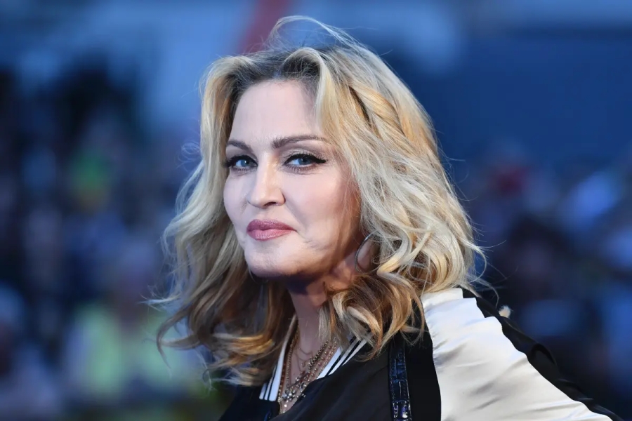 Captan a Madonna de paseo en Nueva York tras emergencia médica