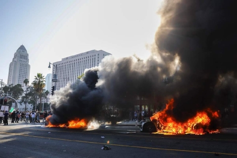 Supremacía Americana vs América Latina La nueva ofensiva en Los Ángeles y el despertar latino