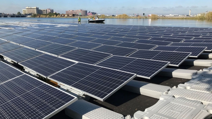 Crean un panel solar capaz de generar energía durante la noche