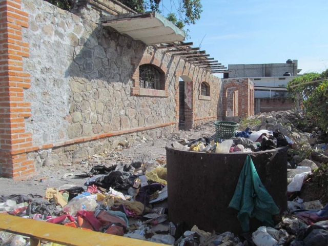 Con la remodelación de la exestación se cambió su forma original, se robaron piezas de herrería y el lugar actualmente es utilizado como basurero.