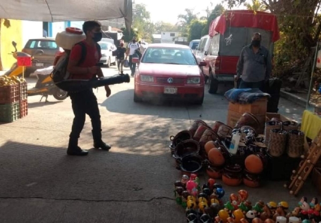 Se reforzaron los operativos para prevenir contagios en mercados, tianguis y sitios de alta presencia de personas.