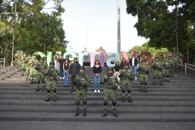 Interactúa personal del 21 Batallón de Infantería con miembros del Instituto de la Juventud