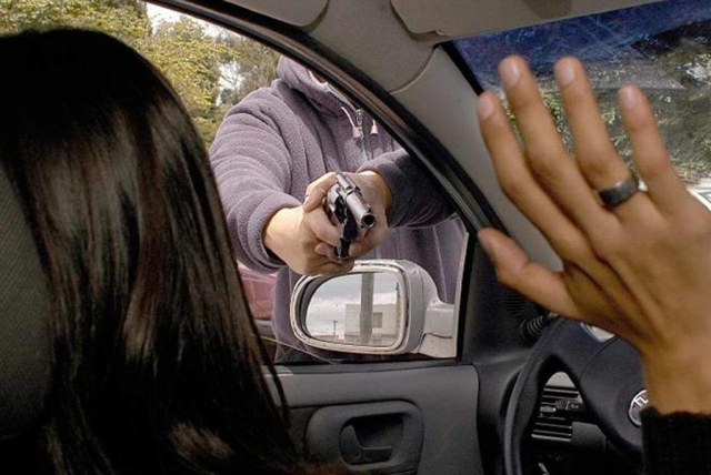 Válida, acumulación de penas por robo de vehículo y mercancías