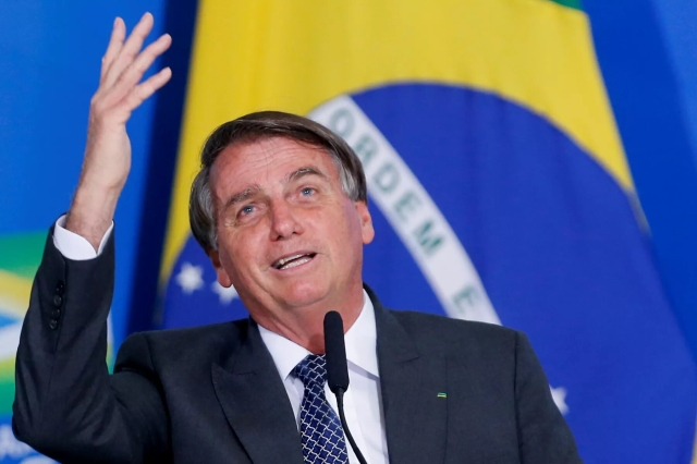 Juez reabre proceso contra Bolsonaro por incitación a la violación