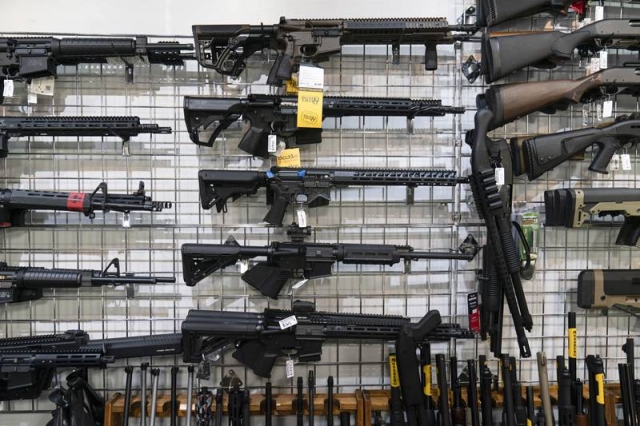 Esta es la razón por la que los fabricantes de armas de EU ganan millones de dólares