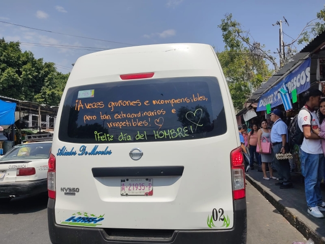 Mensajes en unidades del transporte público con motivo del &#039;Día del hombre&#039;