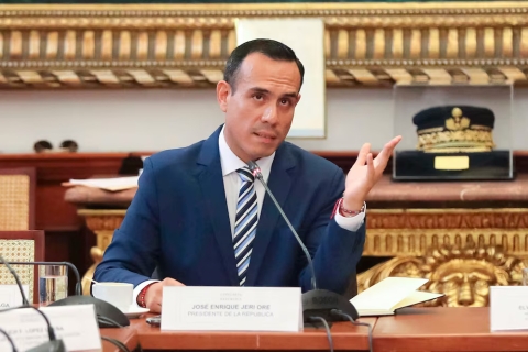 Congreso de Per&uacute; destituye a presidente interino Jos&eacute; Jer&iacute;