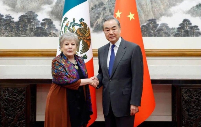 Alicia Bárcena visita China; busca ayuda para damnificados por Otis