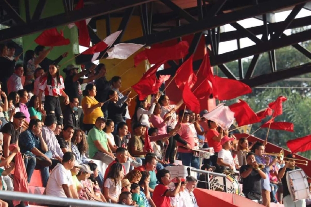 La afición disfrutó el partido en el que los locales se impusieron de manera contundente a los visitantes guerrerenses.