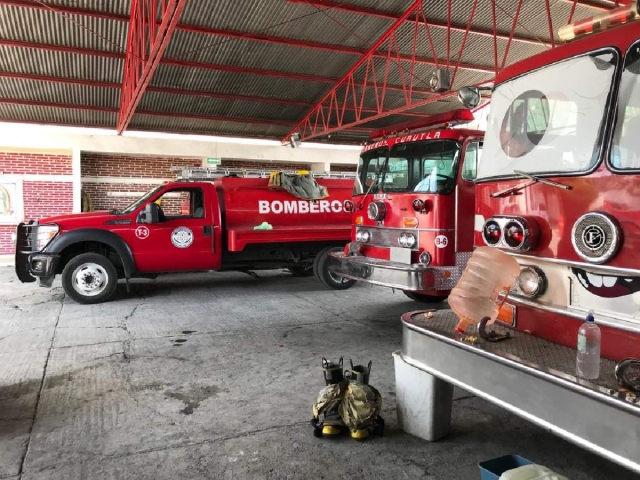  Los elementos de Bomberos realizan sus labores con equipo obsoleto.