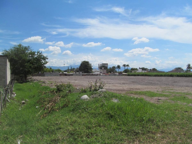 El funcionario mencionó que en este espacio atrás del lienzo charro se construirá una nueva unidad deportiva, que incluye la rehabilitación de la cancha de fútbol rápido de pasto sintético que se desmontó. 