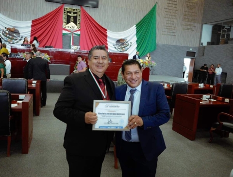 Atestigua Jesús Corona entrega del Premio Estatal del Contador Público 2025