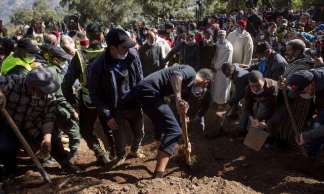 Sepultan a Rayan, el niño de 5 años que murió atrapado en un pozo de Marruecos