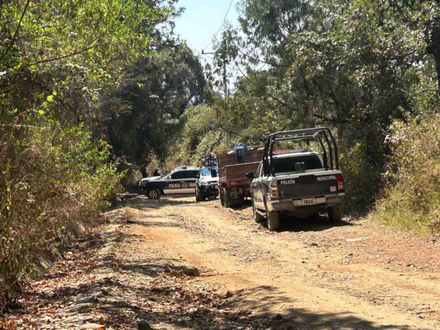 El hallazgo del cadáver en este camino se reportó ayer por la mañana.