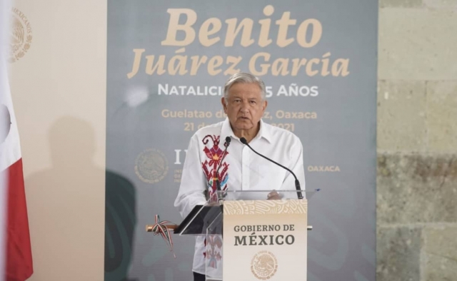 AMLO baja edad para la pensión de adultos mayores